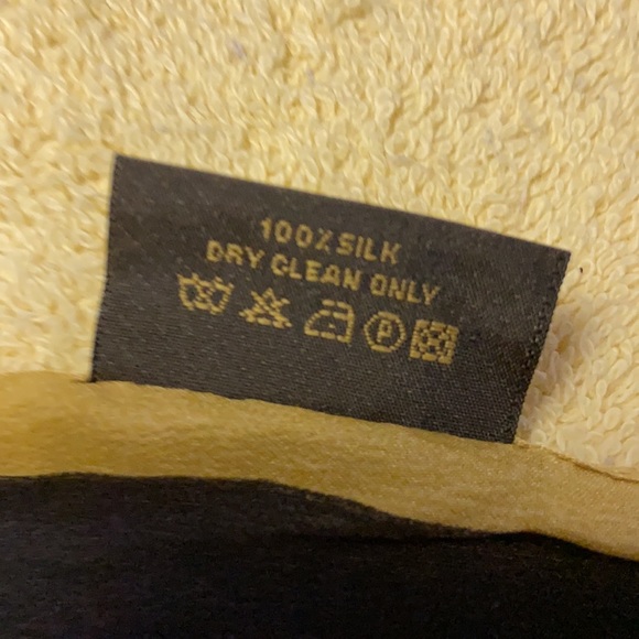 Louis Vuitton Silk Scarf/Wrap - Picture 16 of 16